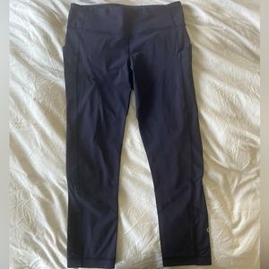 LULULEMON CROPPED LEGGING SIZE 6